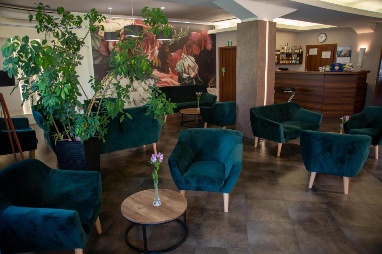 Centrum Restauracyjno-Hotelowe Florres Pawłowiczki Buitenkant foto