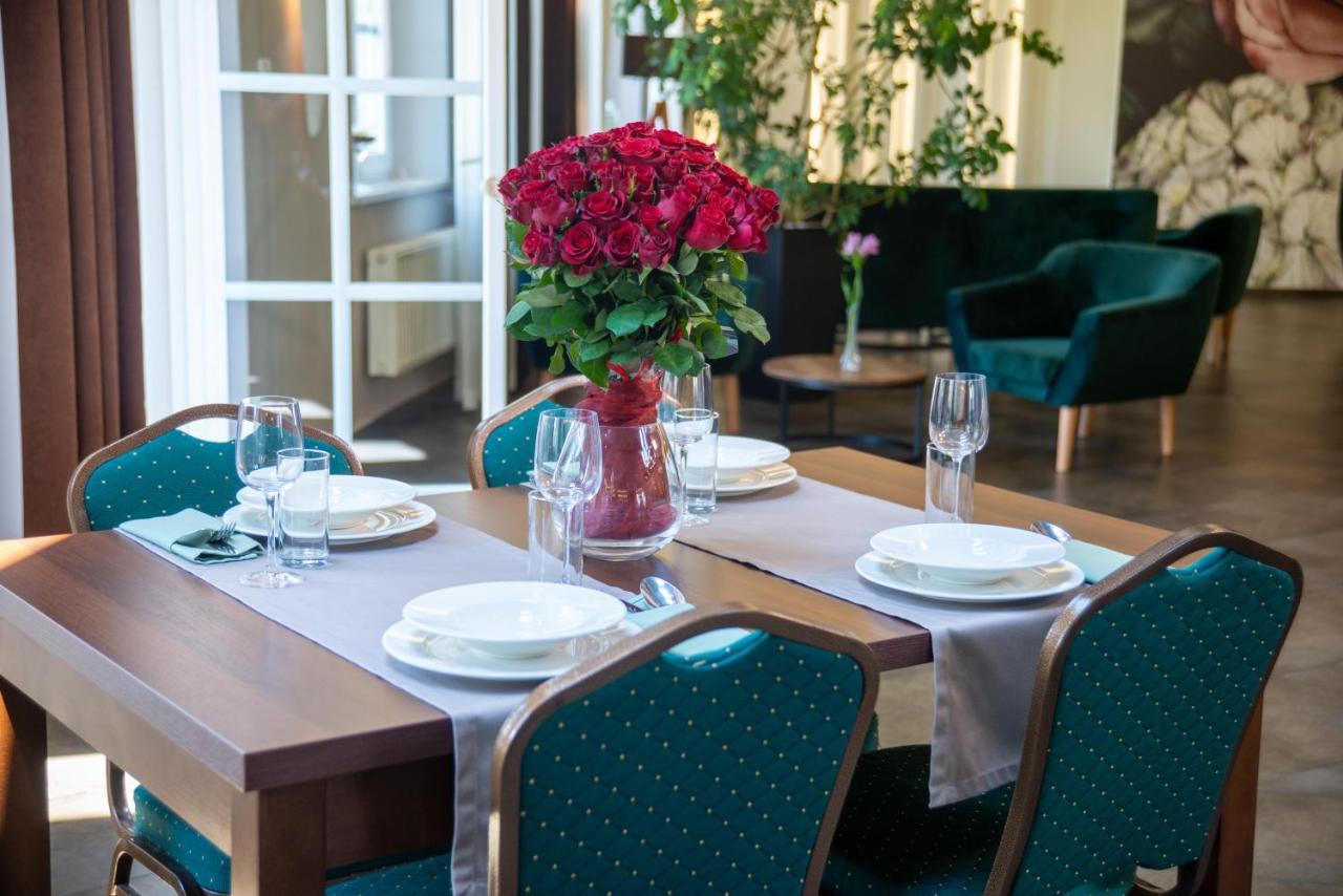 Centrum Restauracyjno-Hotelowe Florres Pawłowiczki Buitenkant foto