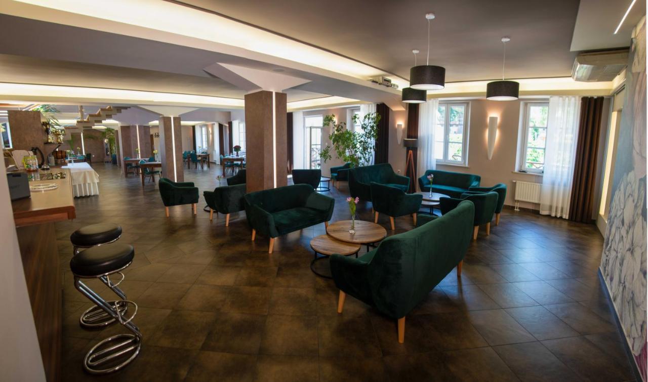 Centrum Restauracyjno-Hotelowe Florres Pawłowiczki Buitenkant foto