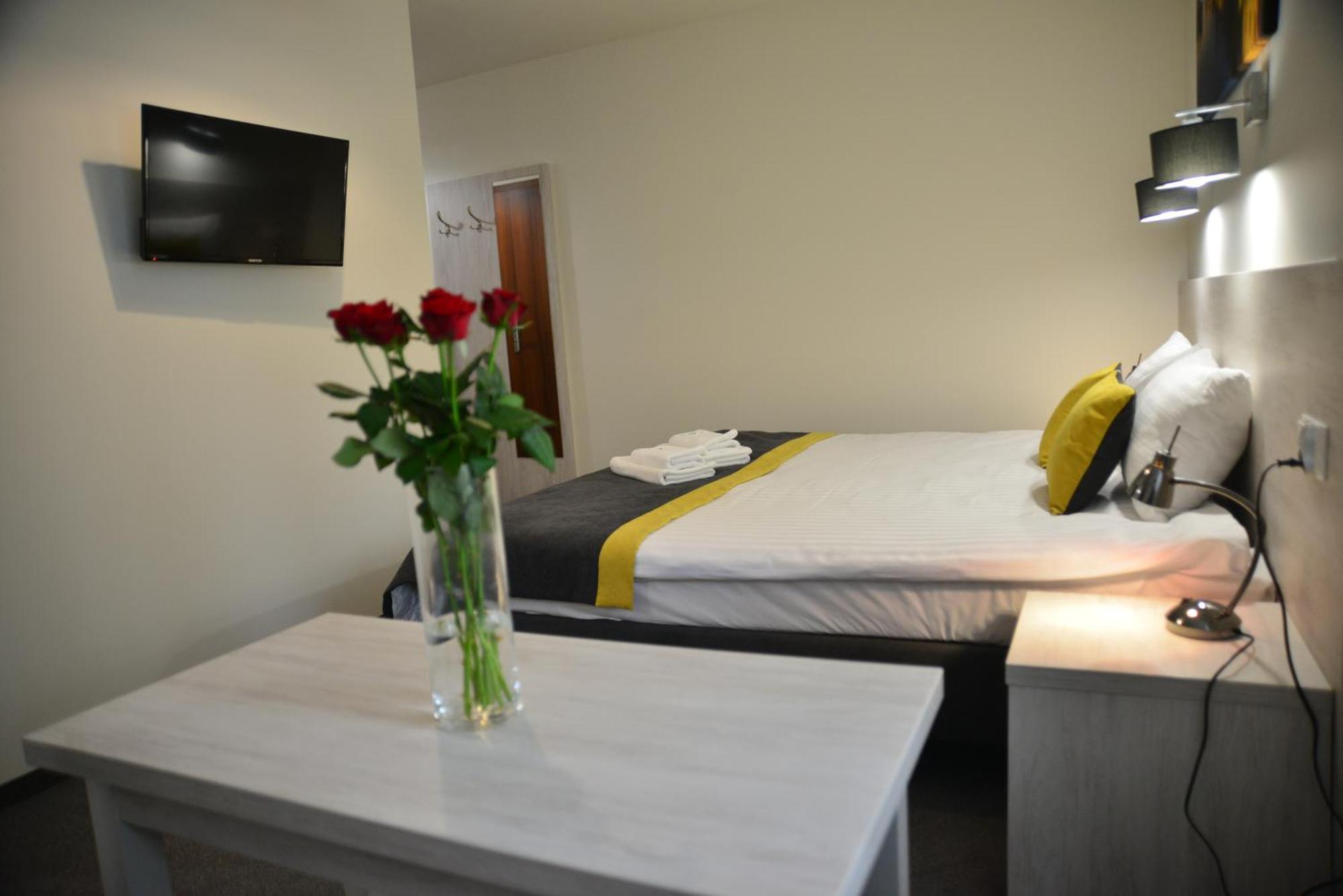 Centrum Restauracyjno-Hotelowe Florres Pawłowiczki Buitenkant foto
