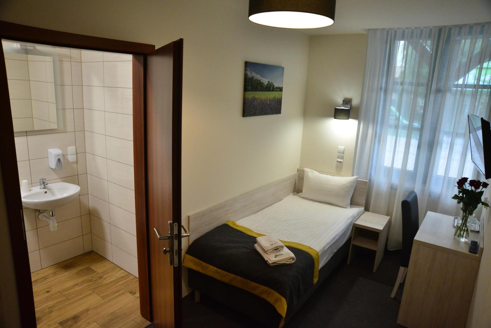 Centrum Restauracyjno-Hotelowe Florres Pawłowiczki Buitenkant foto