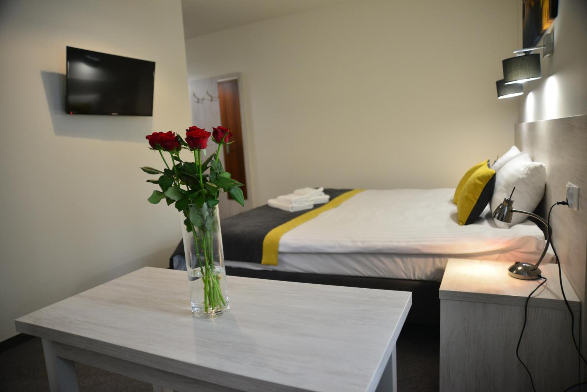 Centrum Restauracyjno-Hotelowe Florres Pawłowiczki Buitenkant foto
