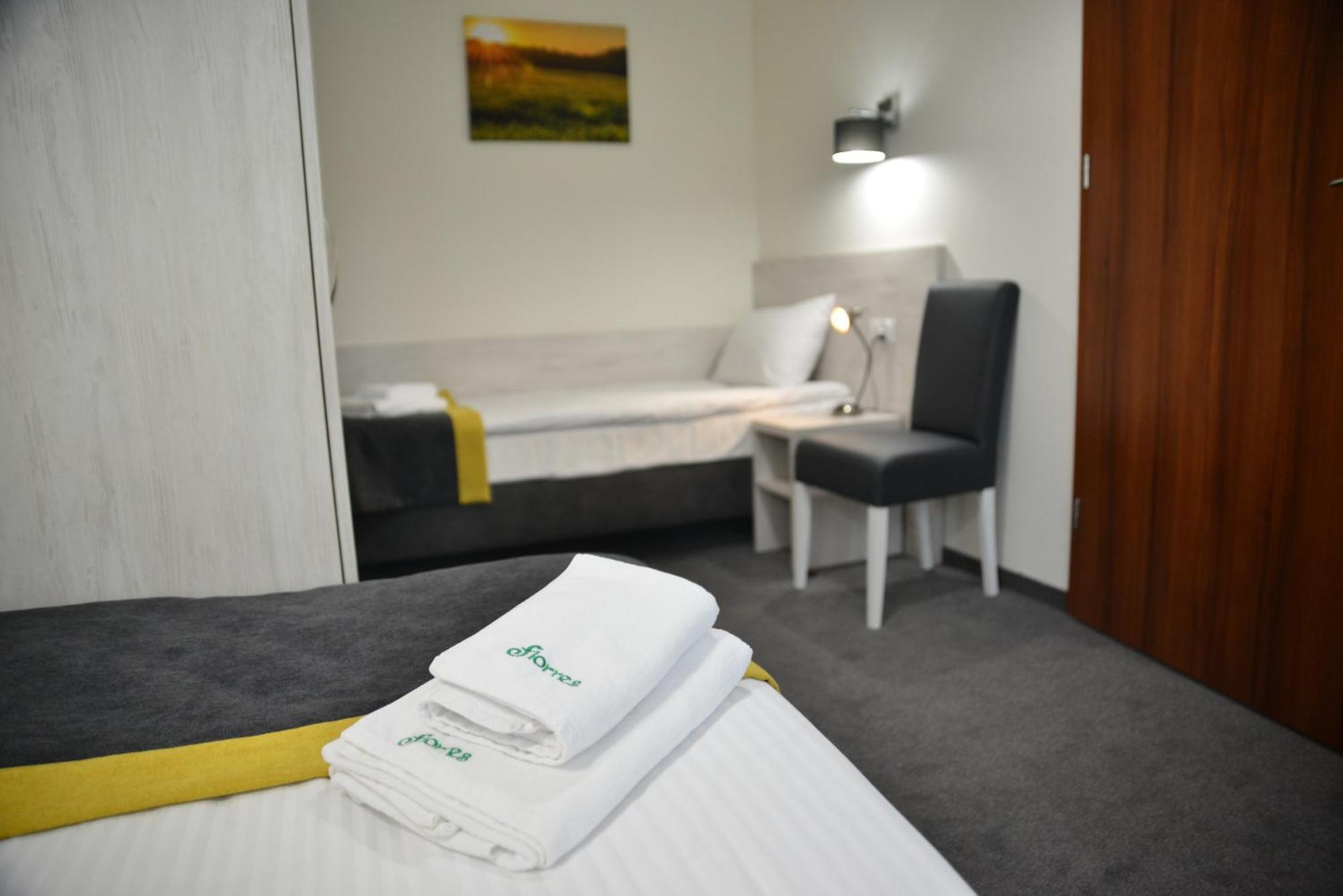 Centrum Restauracyjno-Hotelowe Florres Pawłowiczki Buitenkant foto
