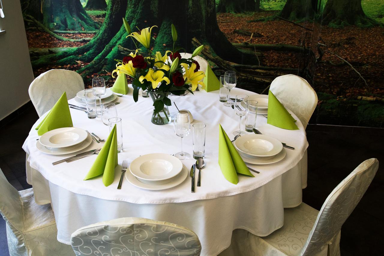 Centrum Restauracyjno-Hotelowe Florres Pawłowiczki Buitenkant foto