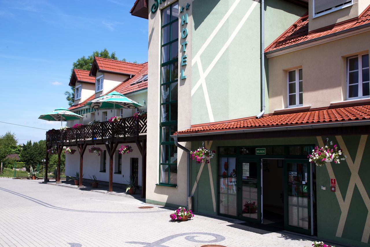 Centrum Restauracyjno-Hotelowe Florres Pawłowiczki Buitenkant foto