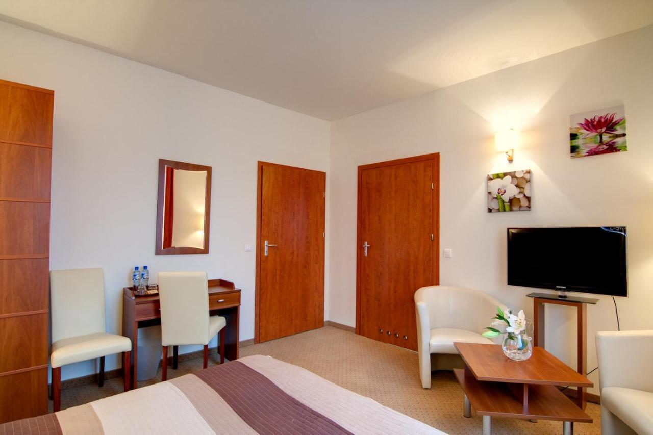 Centrum Restauracyjno-Hotelowe Florres Pawłowiczki Kamer foto